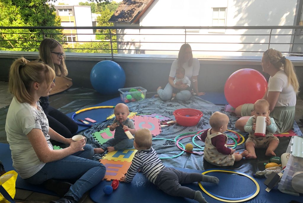 Baby-Spielrunde im Eltern-Kompetenz-Zentrum